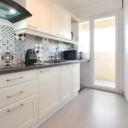 شقة Beautiful In Saint-raphael W/ Wifi And 1 Bedrooms Saint-Raphaël